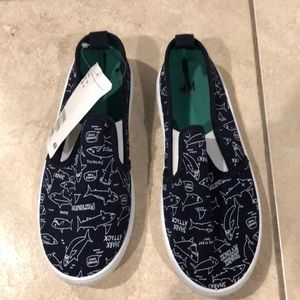 Kids canvas sneakers